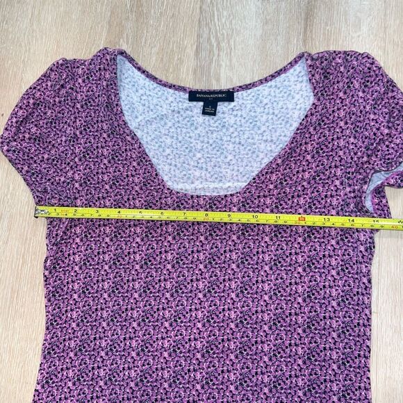 Banana Republic Purple Patterned Short Sleeve T-Shirt, Scoop neck Women’s Small - Picture 3 of 7